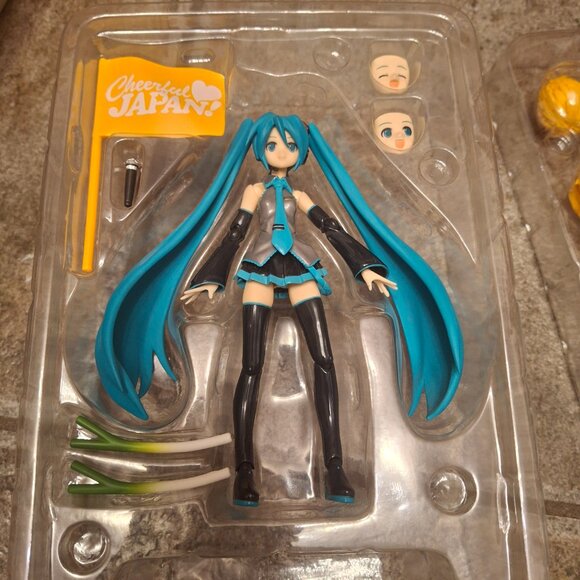 Vocaloid Hatsune Miku Cheerful Japan! Figma #114) Support Ver. Max Factory - Picture 9 of 9